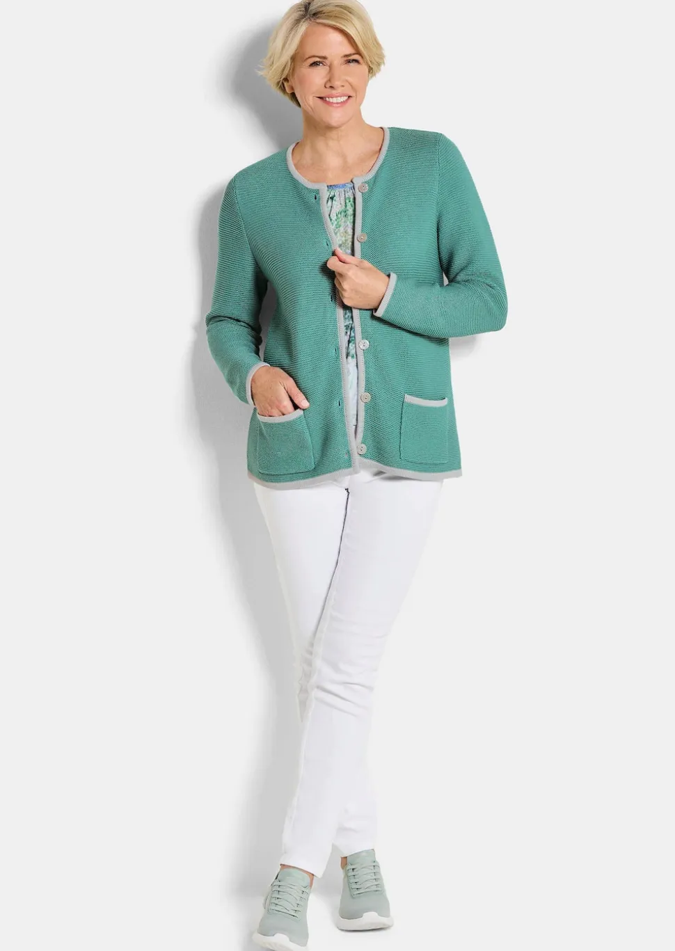 Strickjacke mit aufgesetzten Taschen