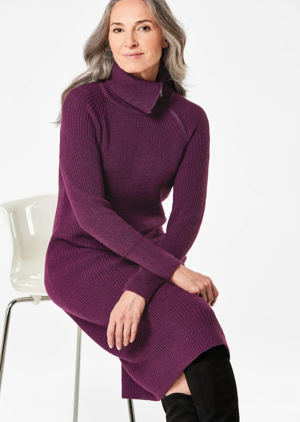 Strickkleid mit raffiniertem asymmetrischem Kragen