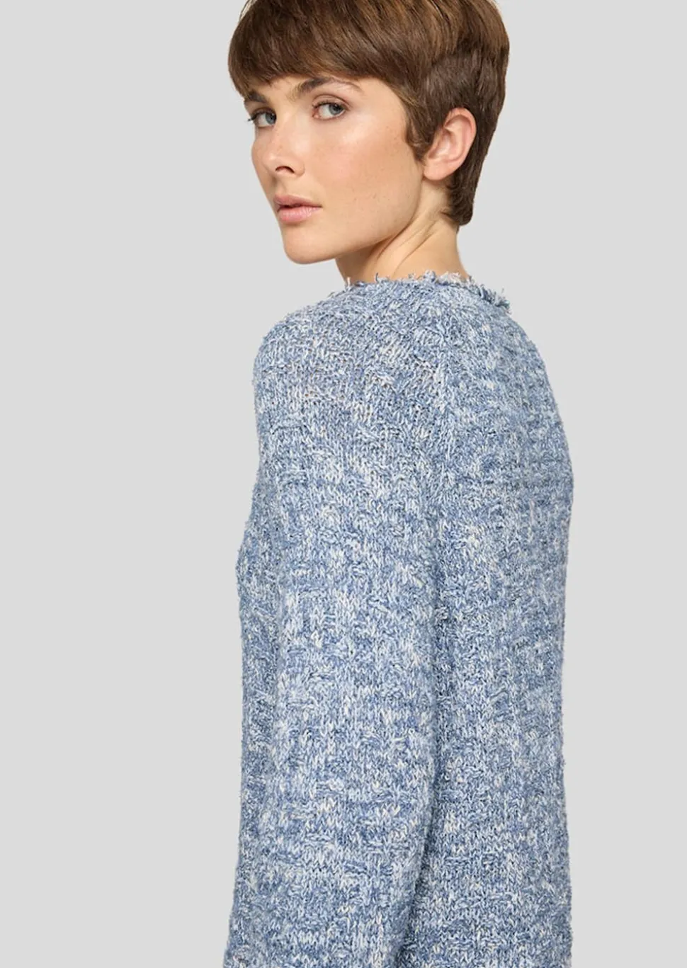Strickpullover aus Effektgarn mit Pailletten