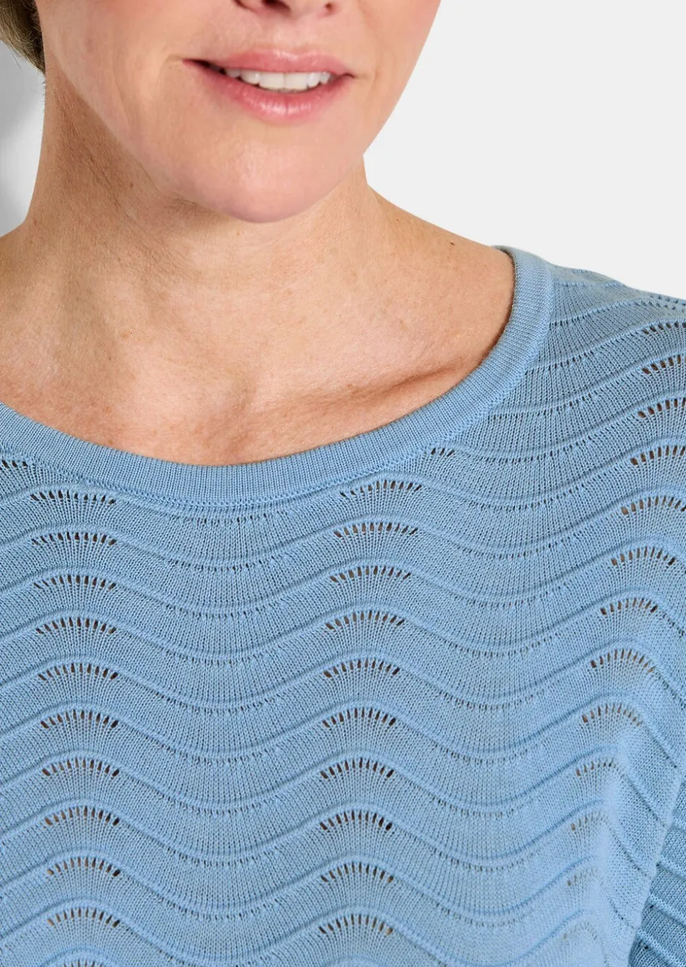 Strickpullover mit Wellenstruktur