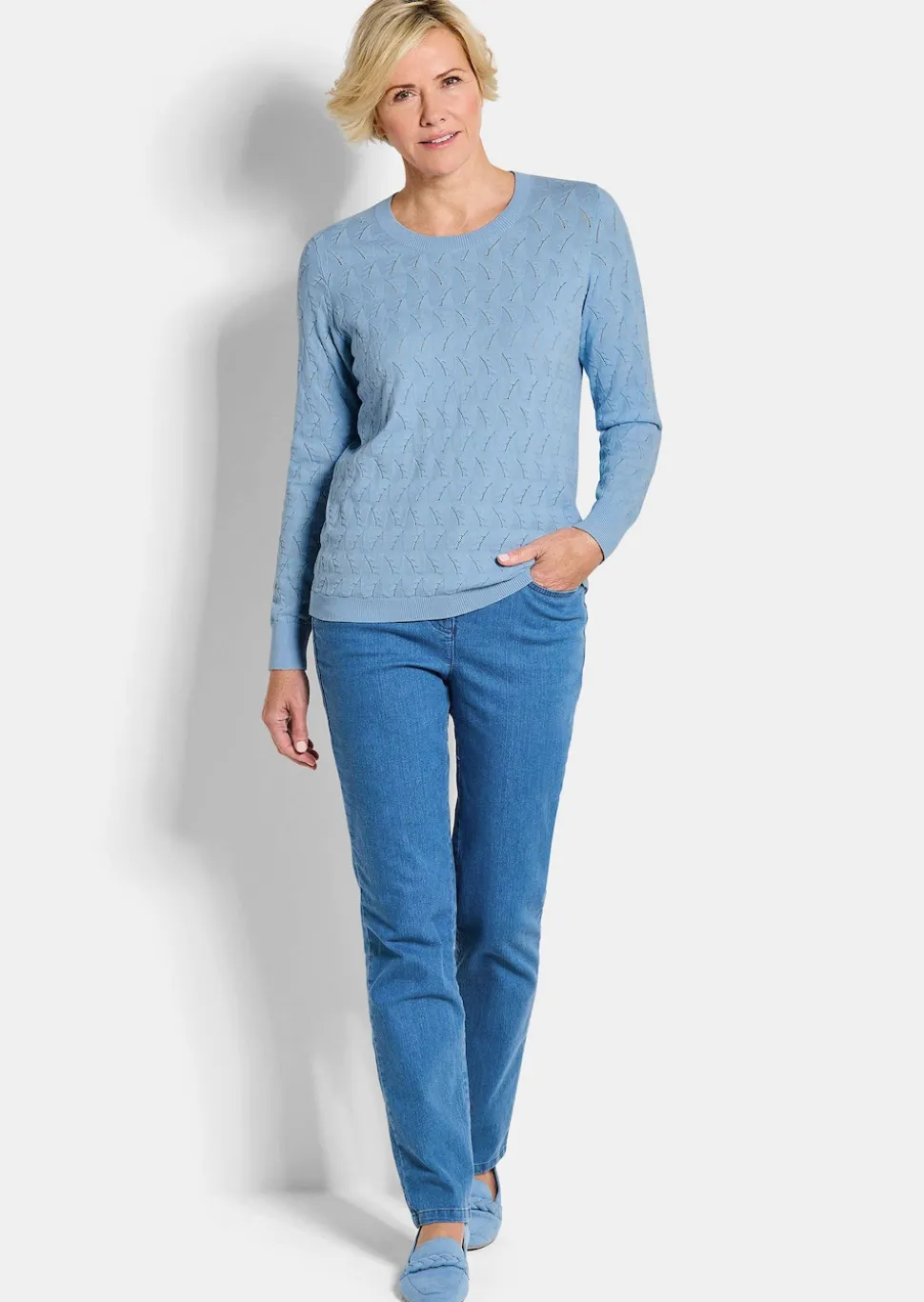Strickpullover mit Zickzack-Zopfmuster
