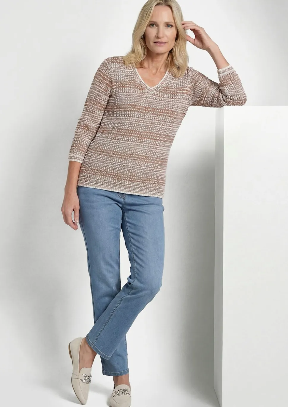 Struktur-Strickpullover mit V-Ausschnitt