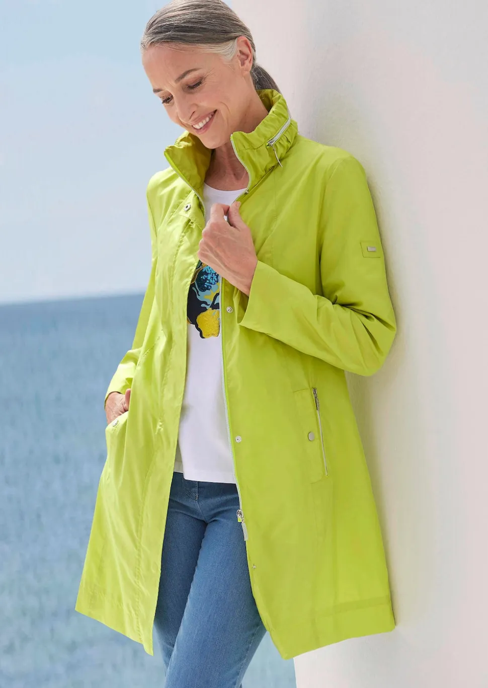 Super leichte Longjacke mit versteckter Kapuze
