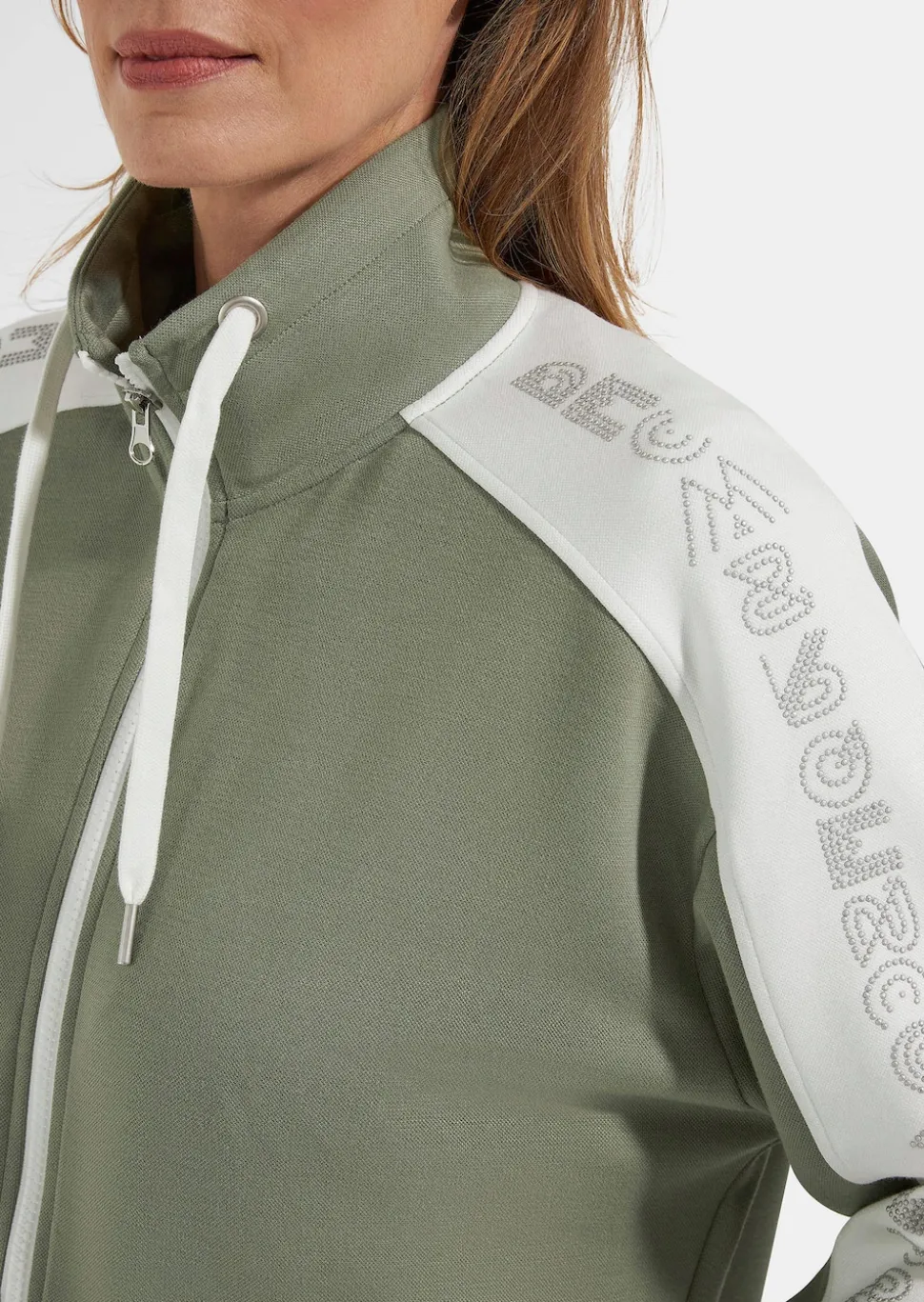 Sweatjacke mit Schriftzug an den Ärmeln