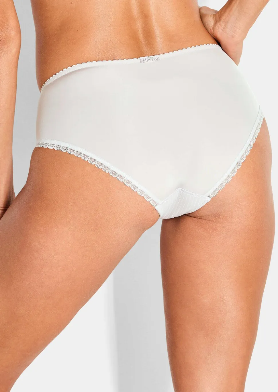 Taillenslip mit Spitzeneinsatz