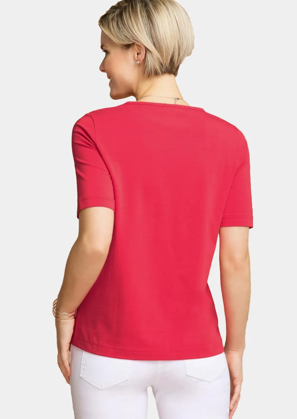 T-Shirt mit charmantem Ausschnitt und Schmucksteinchen
