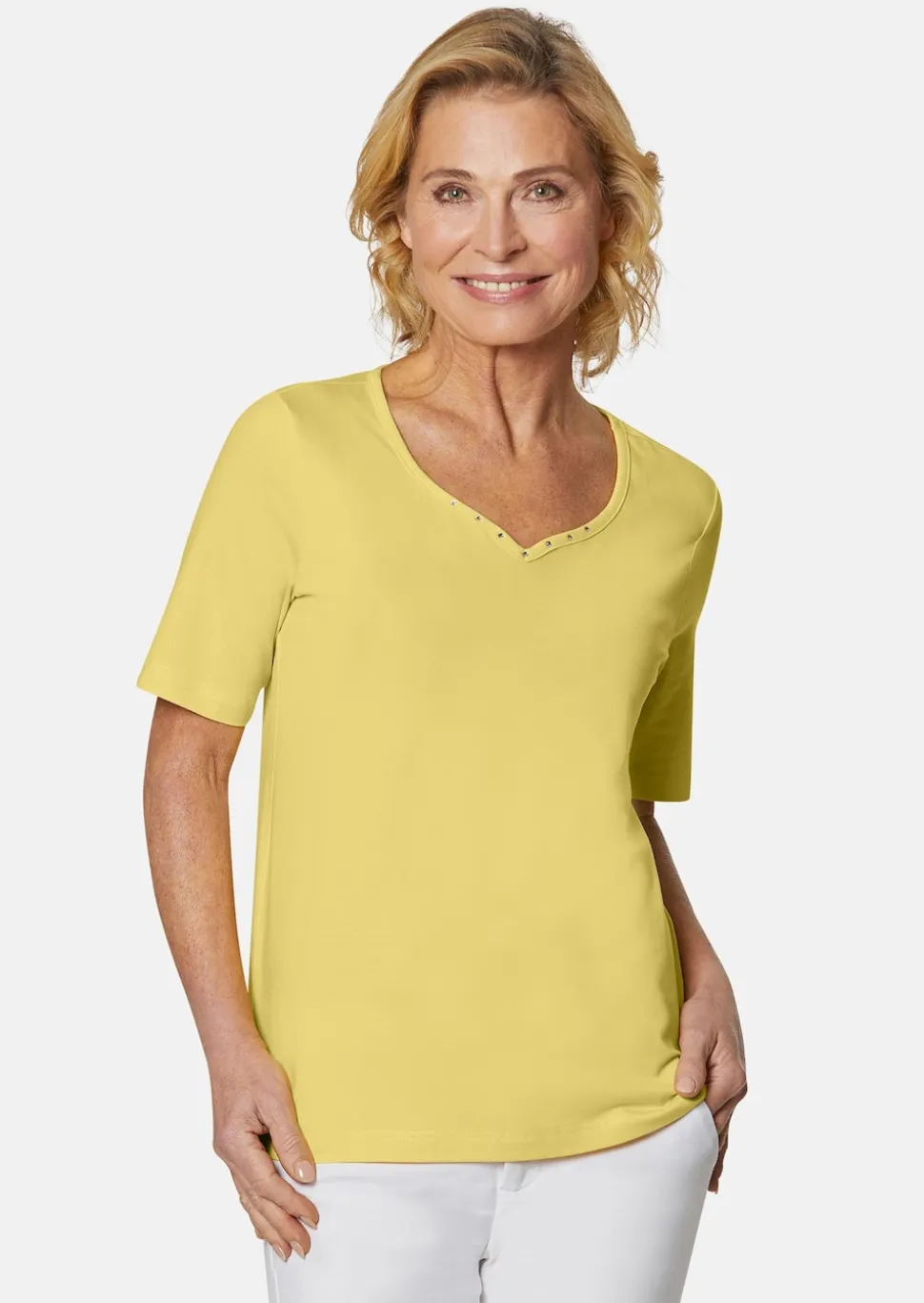 T-Shirt mit charmantem Ausschnitt und Schmucksteinchen