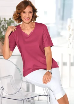 T-Shirt mit charmantem Ausschnitt und Schmucksteinchen