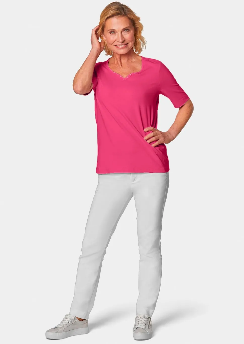 T-Shirt mit charmantem Ausschnitt und Schmucksteinchen