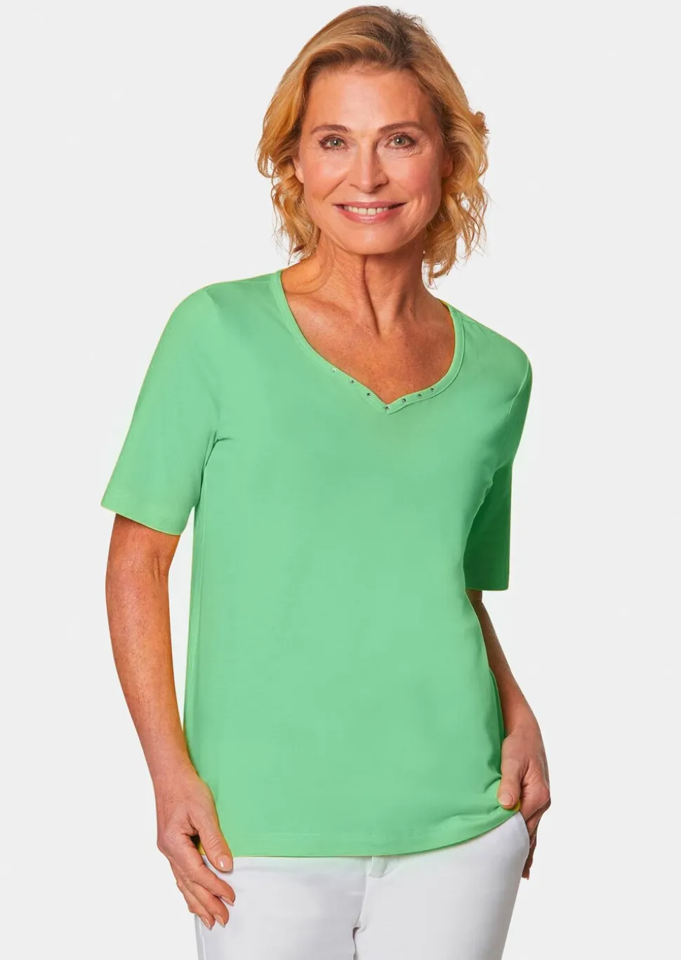 T-Shirt mit charmantem Ausschnitt und Schmucksteinchen