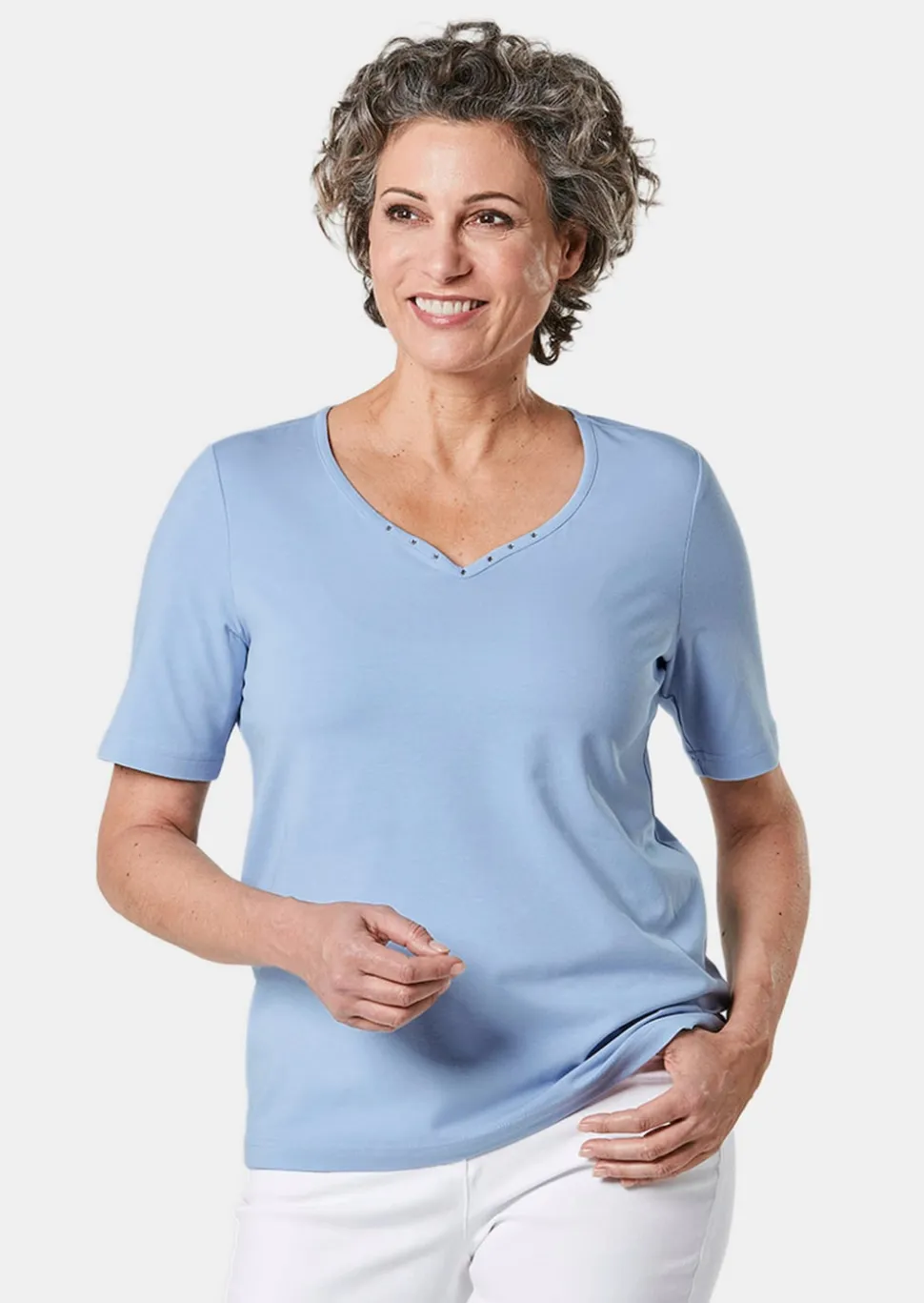T-Shirt mit charmantem Ausschnitt und Schmucksteinchen