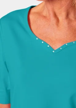 T-Shirt mit charmantem Ausschnitt und Schmucksteinchen