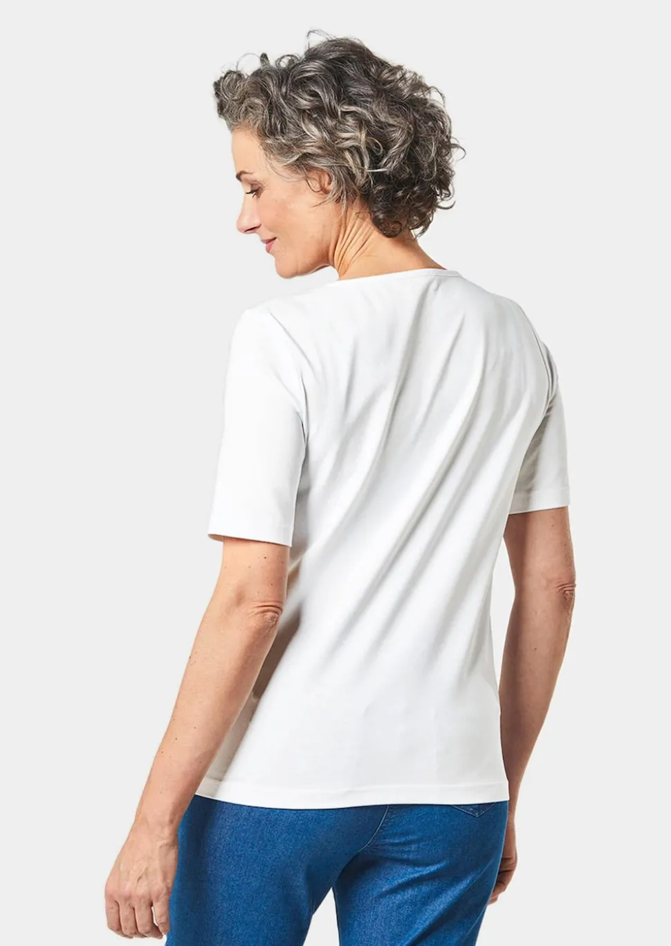 T-Shirt mit charmantem Ausschnitt und Schmucksteinchen
