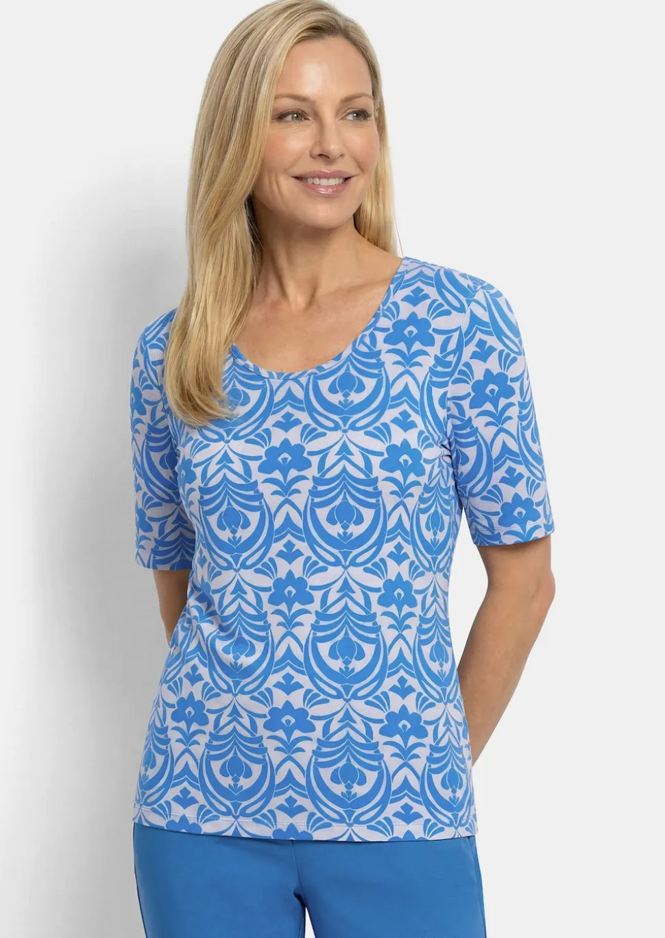 Viskoseshirt mit femininem Ornamentmuster