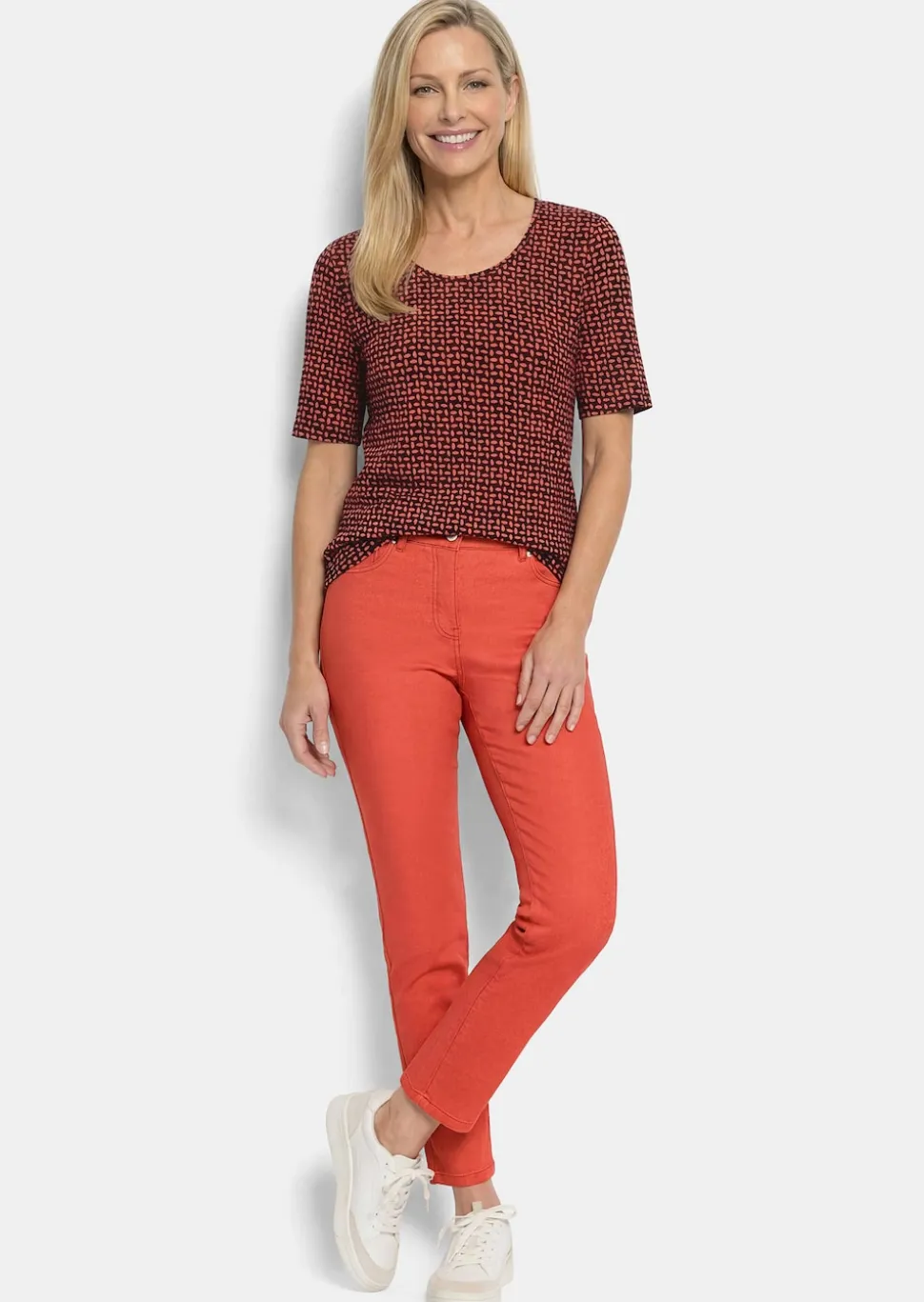 Viskoseshirt mit geometrischem Minimal Print