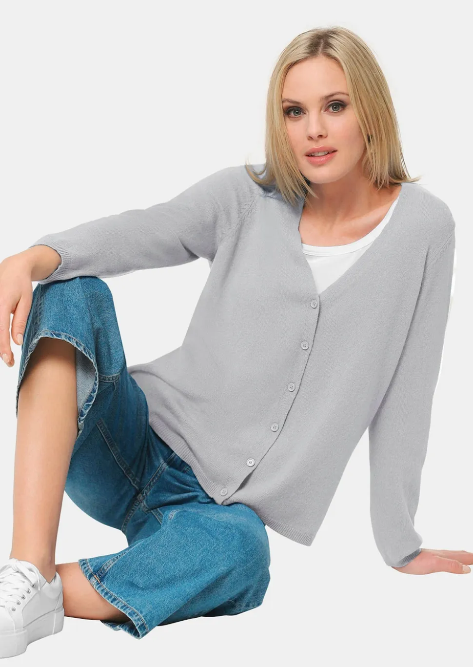 Weiche Kaschmirstrickjacke mit V-Ausschnitt