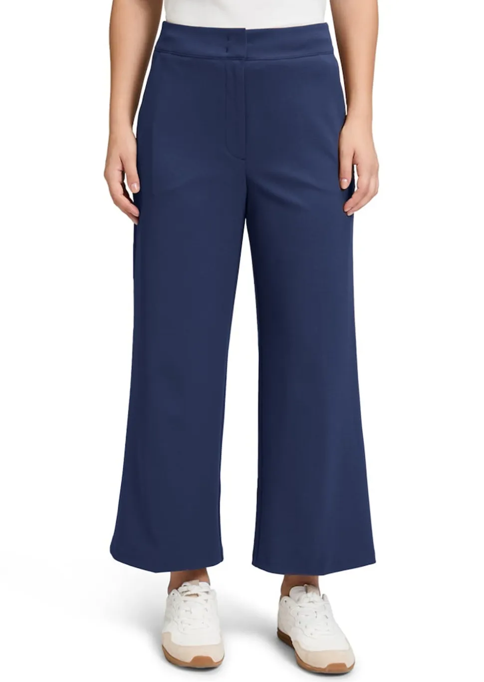 Weite Hose aus Soft-Stretch mit Bügelfalten