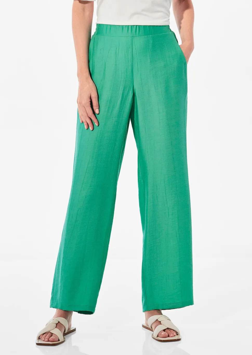 Weite Hose VERA mit leichtem Glanz