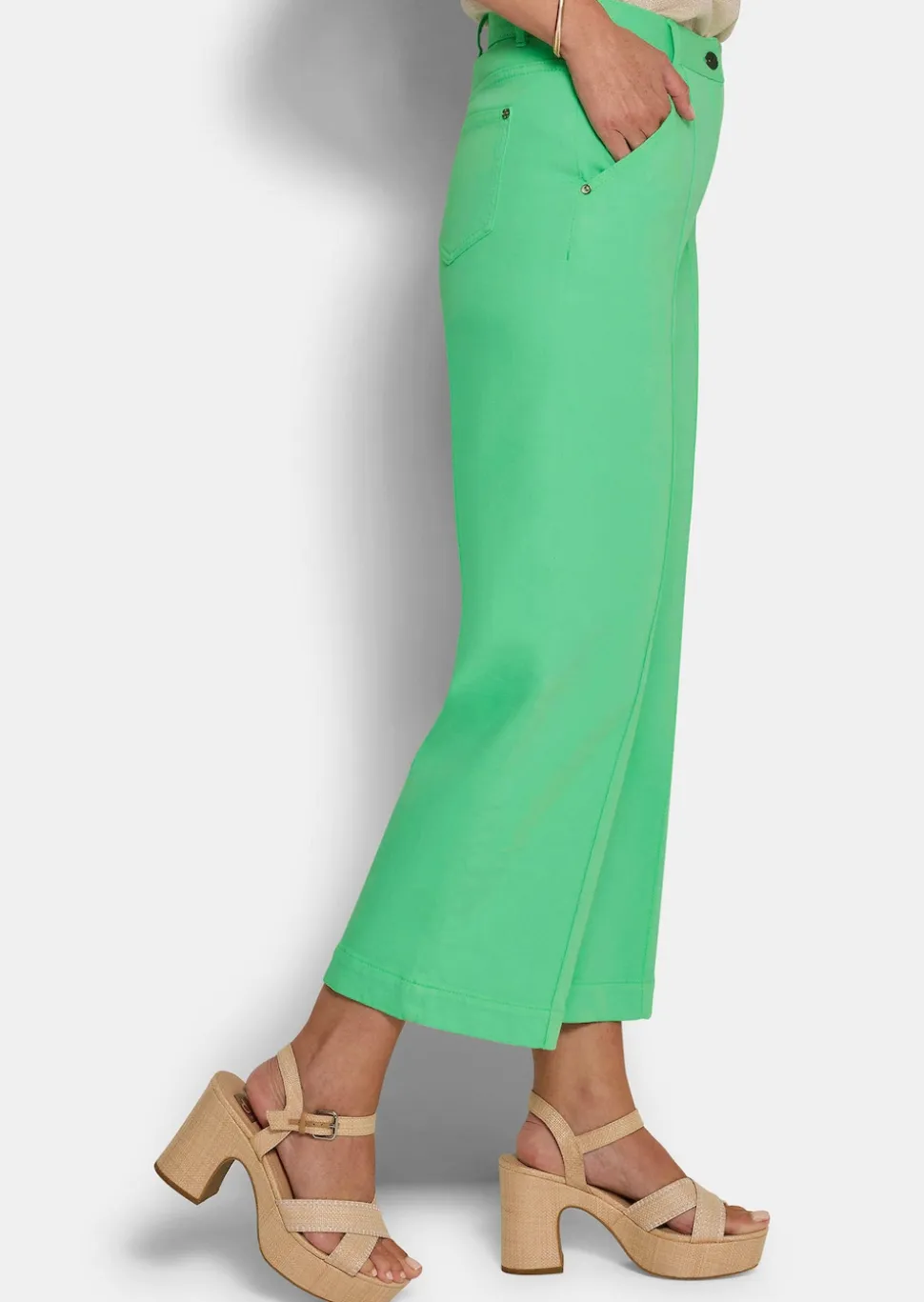 Weite Jeans VERA mit streckender Biese
