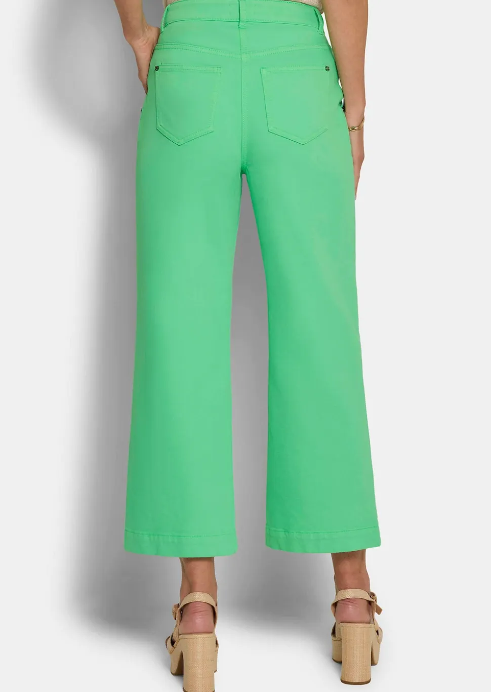 Weite Jeans VERA mit streckender Biese